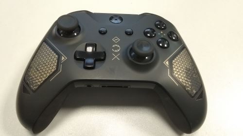 [Xbox One] S Bezdrôtový Ovládač - Recon Tech Special Edition (estetická vada)