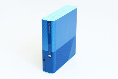 Xbox 360 E Stingray 500GB modrý - Special Edition