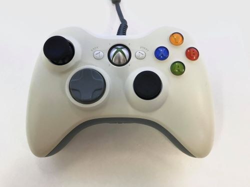 [Xbox 360] Drôtový Ovládač Microsoft - biely (žltkastý) (estetická vada)