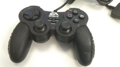 [PS2] Drôtový Ovládač EA Sports - Limitovaná Edícia, čierny (estetická vada)