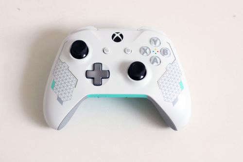 [Xbox One] S Bezdrôtový Ovládač - biely Sport White (estetická vada)
