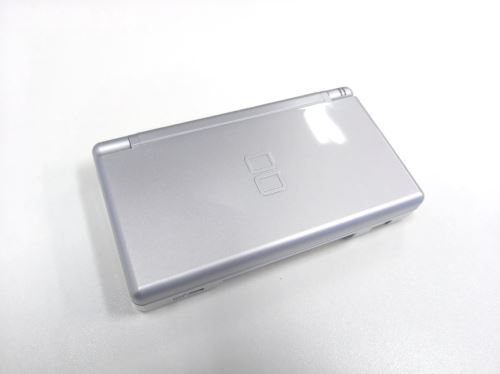 Nintendo DS Lite - Strieborné (estetická vada)