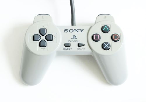 [PS1] Drôtový Ovládač Sony Bez páčok - šedý (estetická vada)