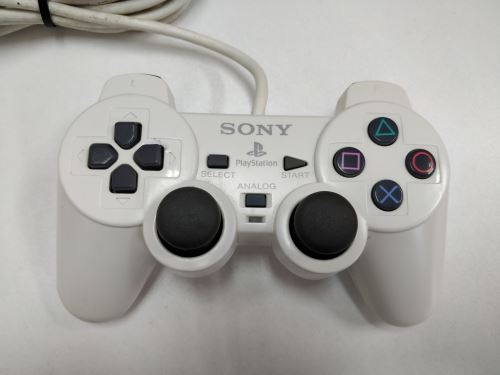 [PS2] Drôtový Ovládač Sony Dualshock - biely (žltkastý) (estetická vada)