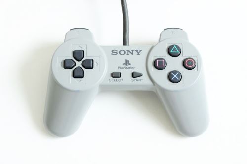 [PS1] Drôtový Ovládač Sony Bez páčok - šedý (estetická vada)