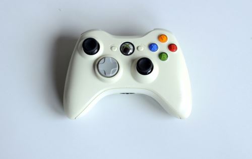 [Xbox 360] Bezdrôtový Ovládač Microsoft - biely s čiernymi páčkami