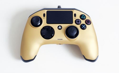 [PS4] Drôtový ovládač Nacon Revolution Pro Controller - zlatý (estetická vada)