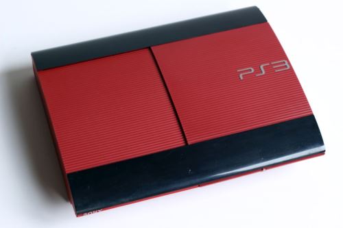 PlayStation 3 500 GB Super Slim - červenočierny