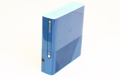 Xbox 360 E Stingray 500GB modrý - Special Edition (iný kryt ovládače)