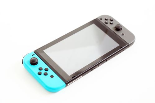 Nintendo Switch + Originálne balenie (estetická vada)