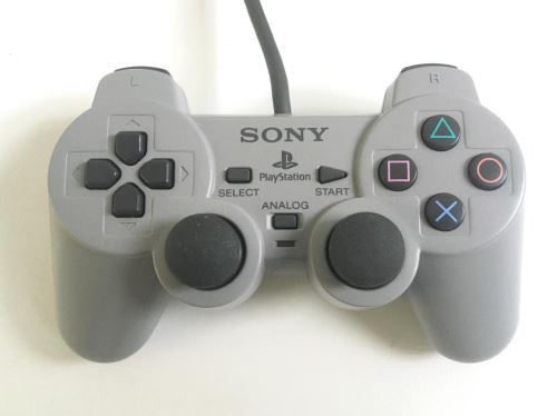 [PS1] Drôtový Ovládač Sony Dualshock - sivý (rôzne estetické vady)