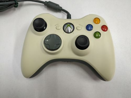 [Xbox 360] Drôtový Ovládač Microsoft - biely (žltkastý) (estetická vada)